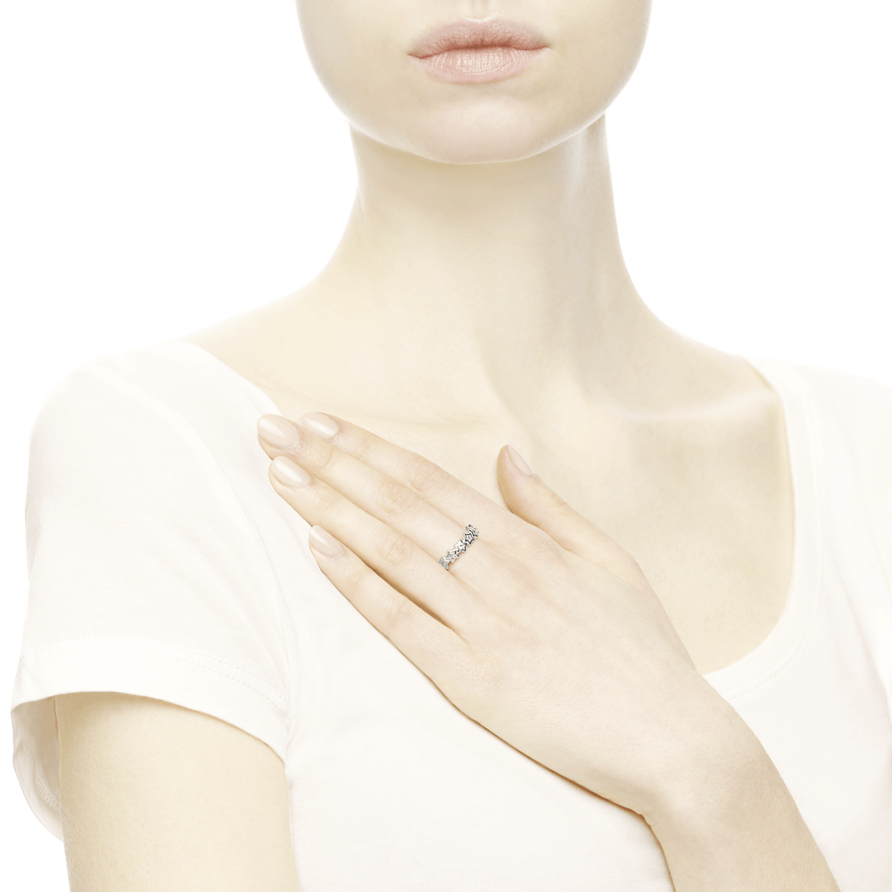 WEB_190974CZ_CHR15_MODEL_ECOM_01_RGB.png